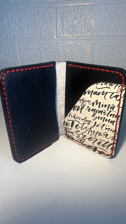 Porta Cartões em Couro “Amore Script II” – Edição Caligrafia Multilíngue