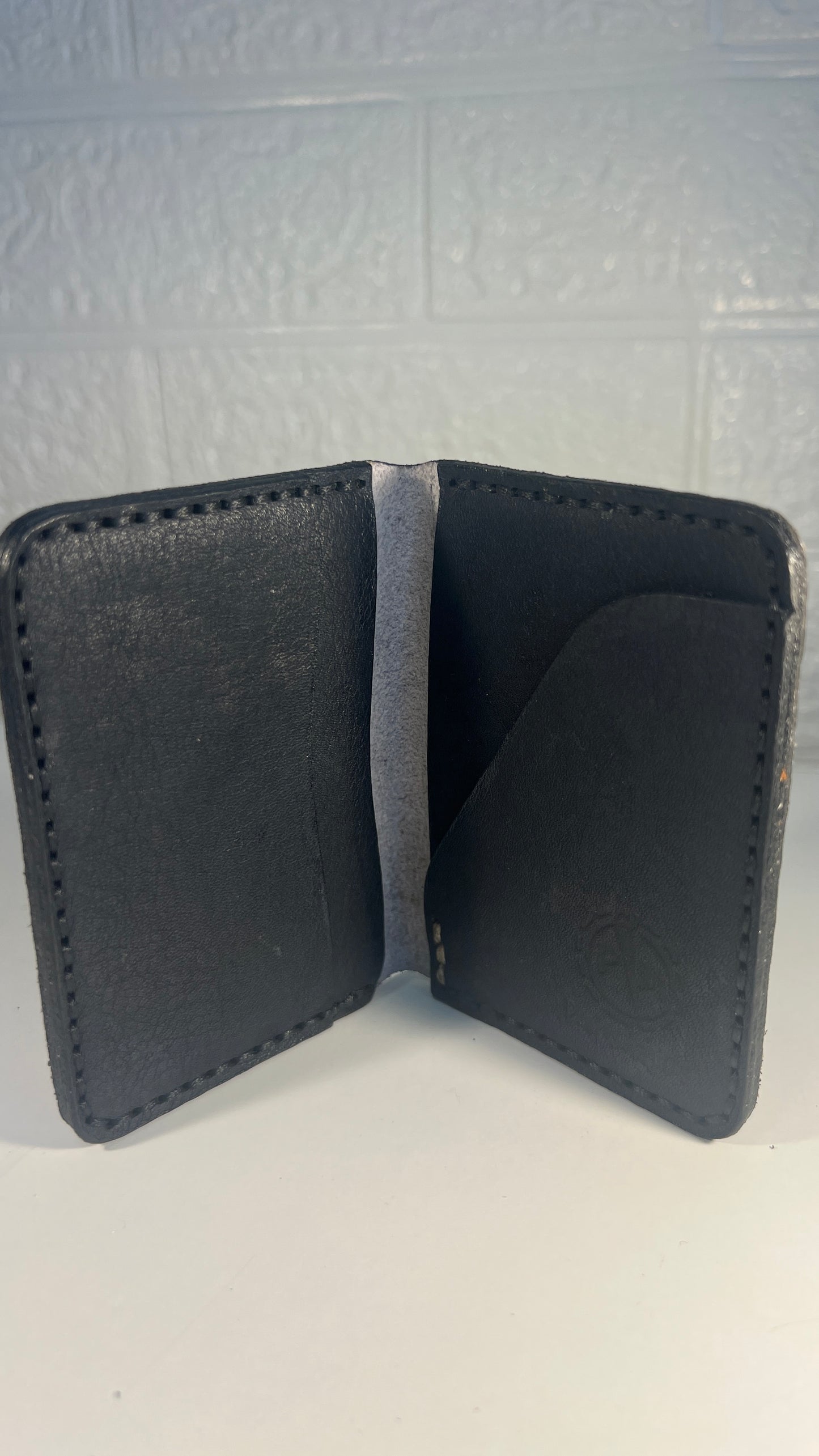 Porta Cartões em Couro “Blue Garden Edition” – Estampa Floral Azul