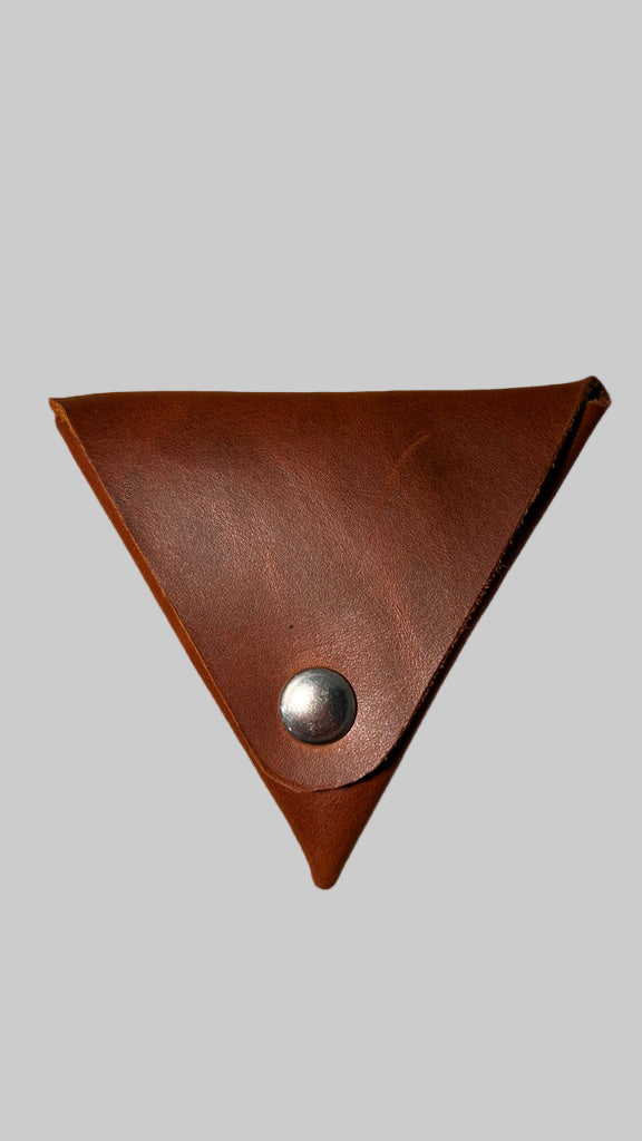 Porta Moedas Triangular em Couro – Castanho Clássico