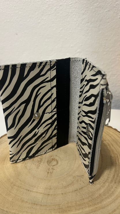 Carteira em Couro - Estilo Zebra com Fecho e Mola