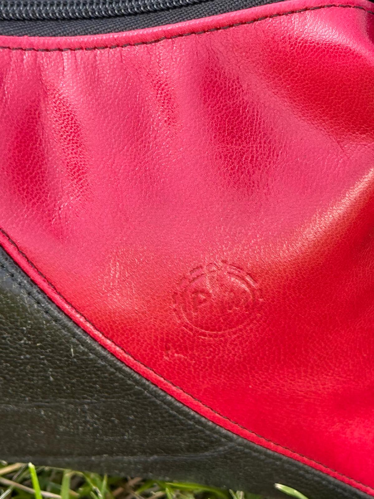 Bolsa em Couro – Preta com Detalhe Vermelho