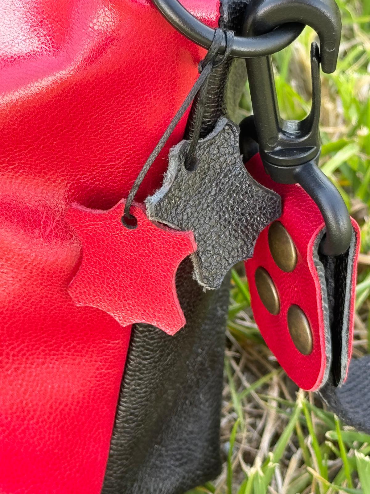 Bolsa em Couro – Preta com Detalhe Vermelho