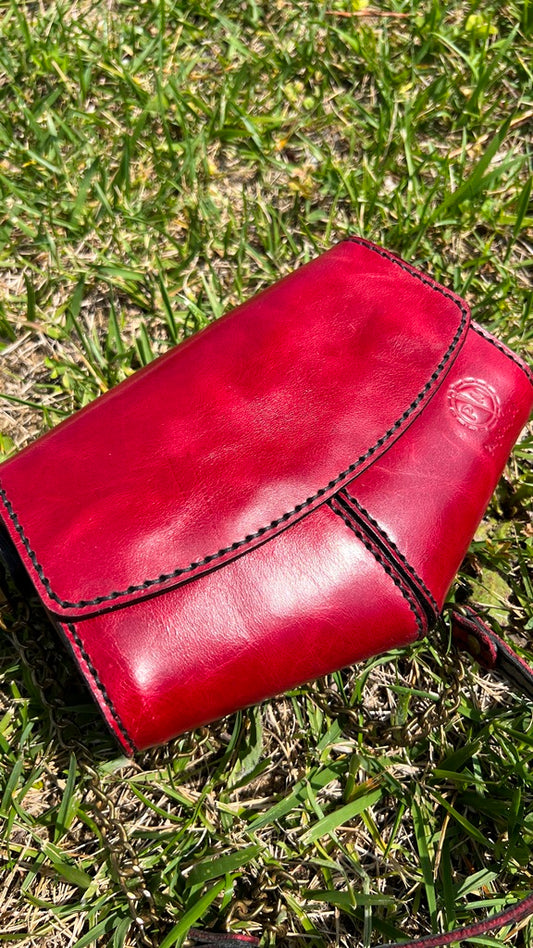 Bolsa em Couro – Vermelha Clássica (2 em 1 – de Mão ou Cintura)