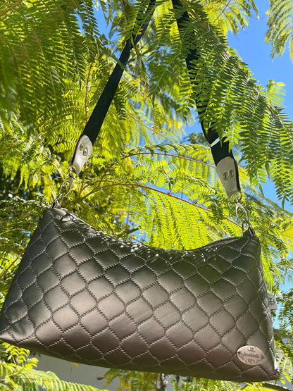 Bolsa em Tecido – Acolchoada Prateada com Alça Regulável