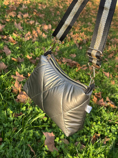 Bolsa em Tecido – Acolchoada Dourada com Alça Regulável