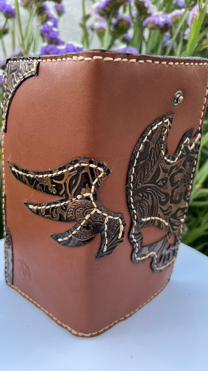 Carteira em Couro - com Aplicações Florais e Caveira