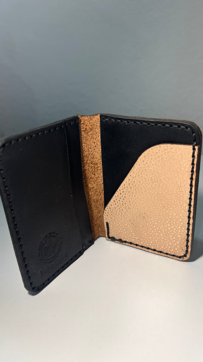 Porta Cartões em Couro - Padrão Rosa com Textura Granulada