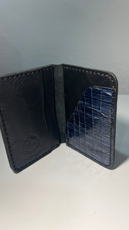 Porta Cartões em Couro – Raiado Azul com Padrão Crocodilo