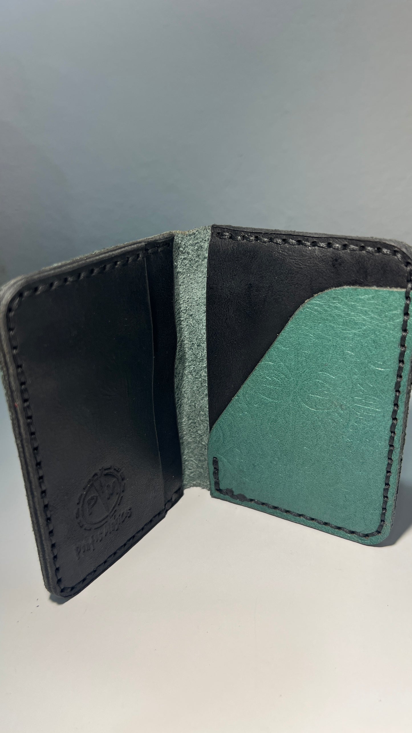 Porta Cartões em Couro - Padrão Verde com Acabamento Suave