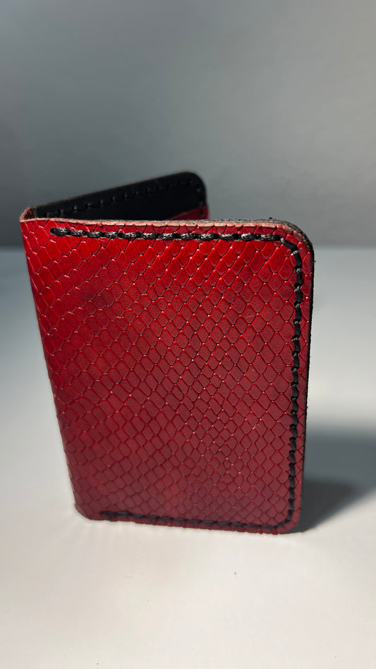Porta Cartões em Couro – Vermelho com Textura Reptiliana