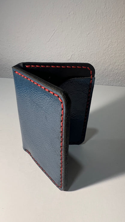 Porta Cartões em Couro - Azul com Costura Vermelha