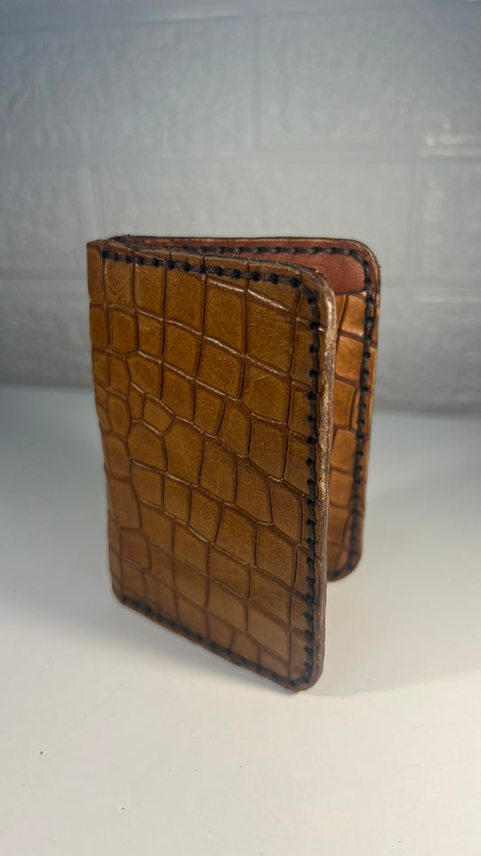 Porta Cartões em Couro “Caramel Croco Classic” – Textura Crocodilo Caramelo