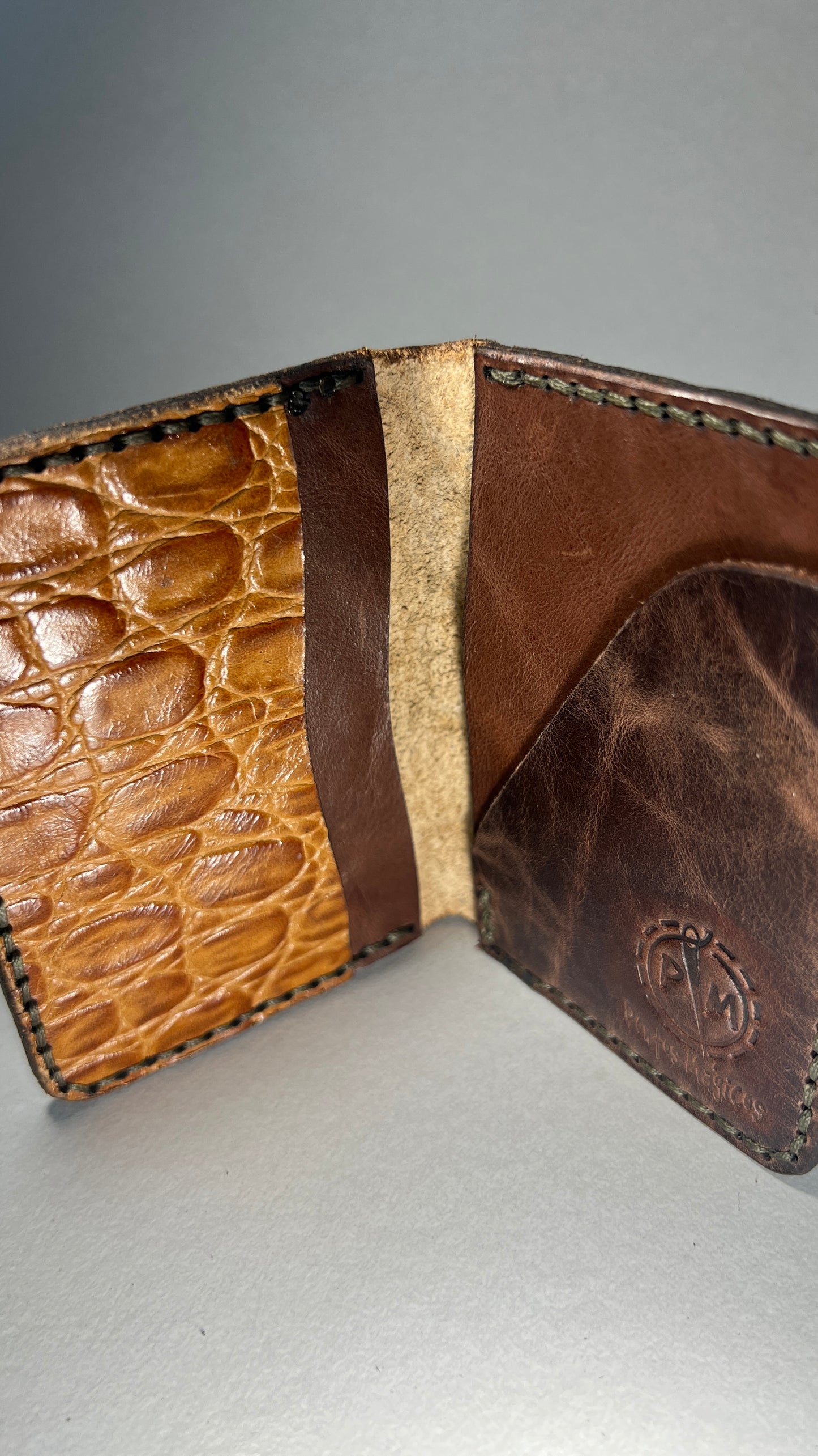 Porta Cartões em Couro - Castanho Claro Padrão Crocodilo