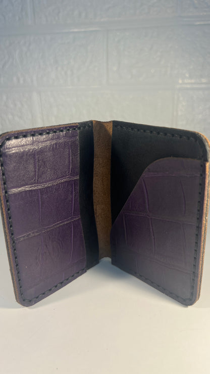 Porta Cartões em Couro “Purple Croco Deluxe” – Textura Crocodilo Roxo