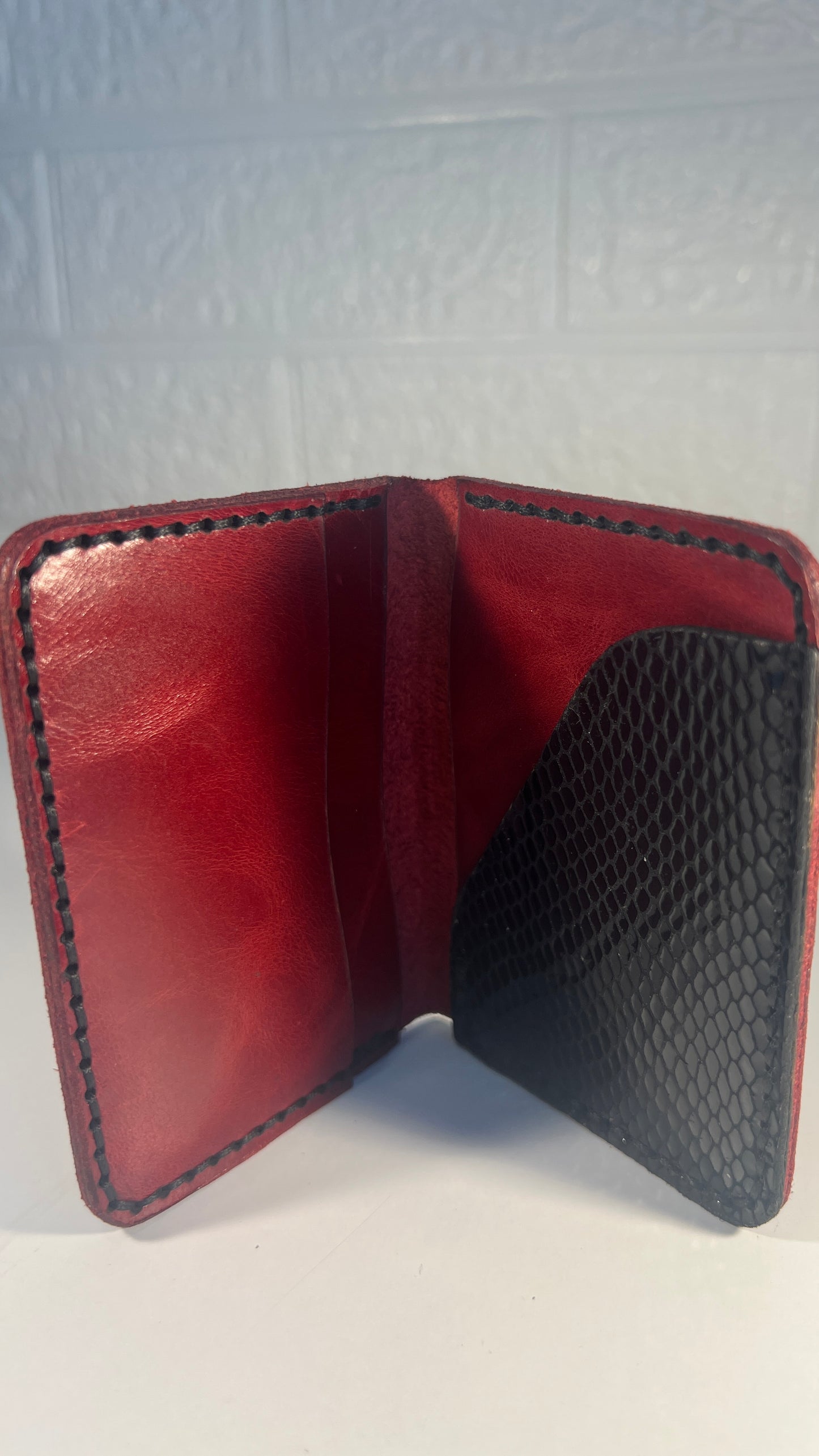 Porta Cartões em Couro “Ruby Bold” – Couro Vermelho