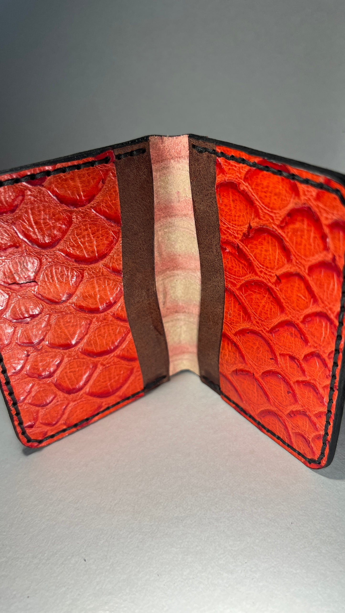 Porta Cartões em Couro - Vermelho Padrão Crocodilo 2