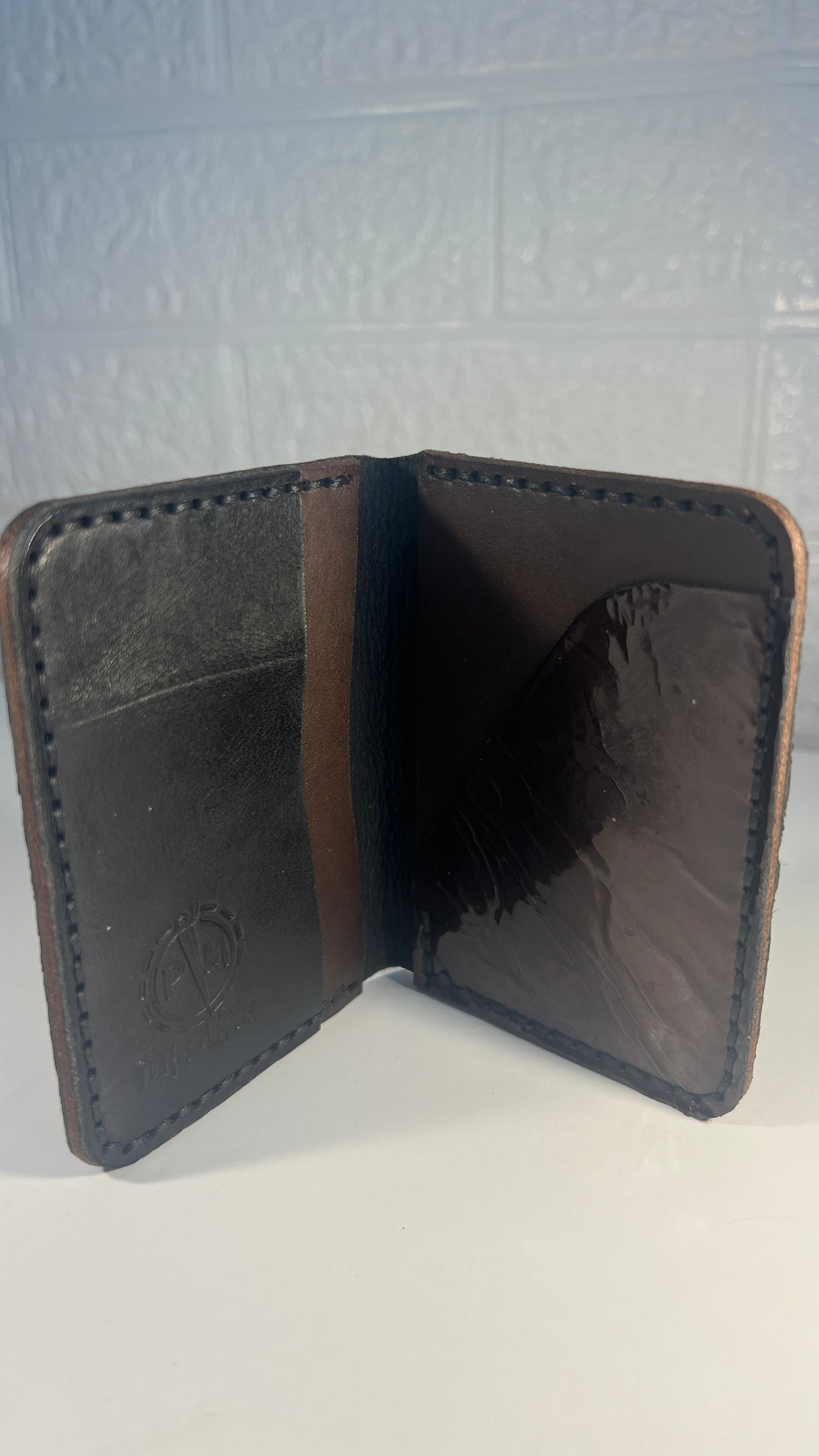 Porta Cartões em Couro “Vintage Gold” – Padrão Clássico Castanho Dourado