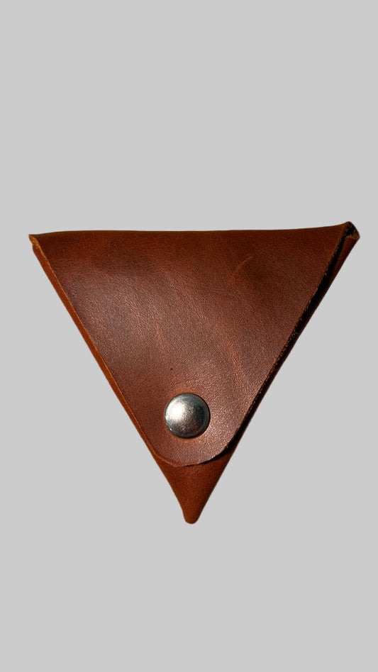 Porta Moedas Triangular em Couro – Castanho Clássico