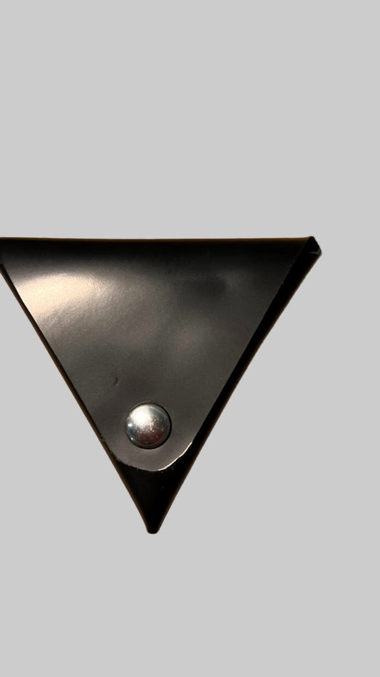 Porta Moedas Triangular em Couro – Preto Clássico