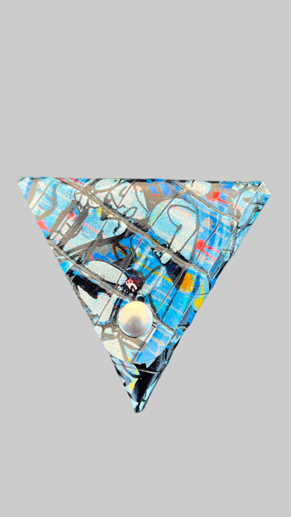Porta Moedas Triangular em Couro - Padrão Arte Urbana