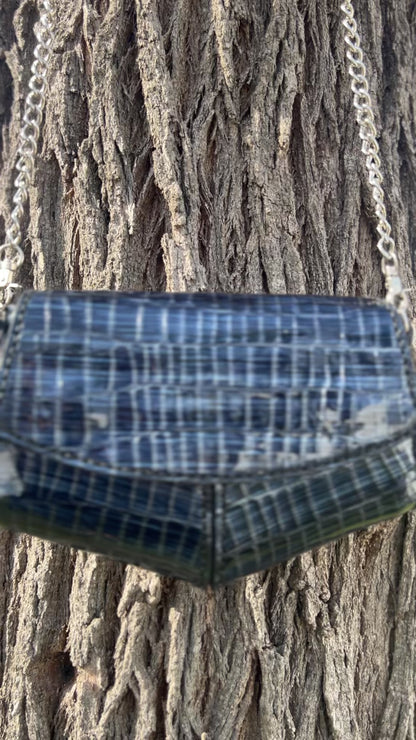 Bolsa em Couro – Azul com Textura Crocodilo (2 em 1 – de Mão ou Cintura)